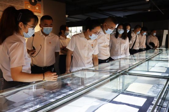 交通产业k8凯发-交服公司召开“强化廉洁意识 筑牢思想防线”思廉日主题活动